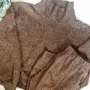 Abercrombie & Fitch cropped sweatshirt and matching jogger bottoms